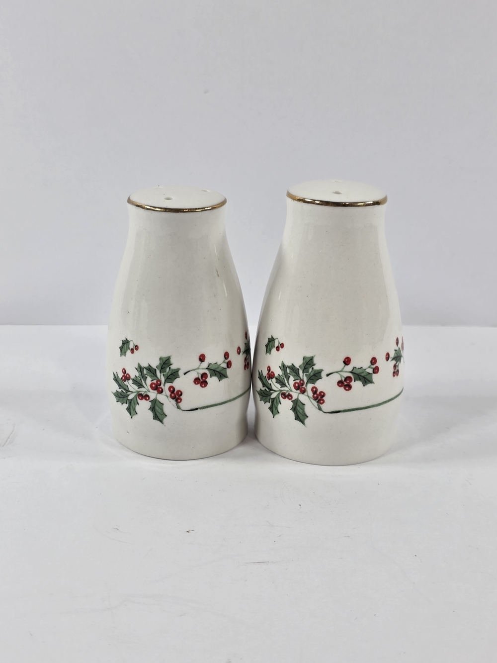 Christmas Holiday Holly Pattern Salt and Pepper Shaker Set Vintage